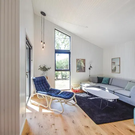 Hébergement de vacances Three-bedroom In *